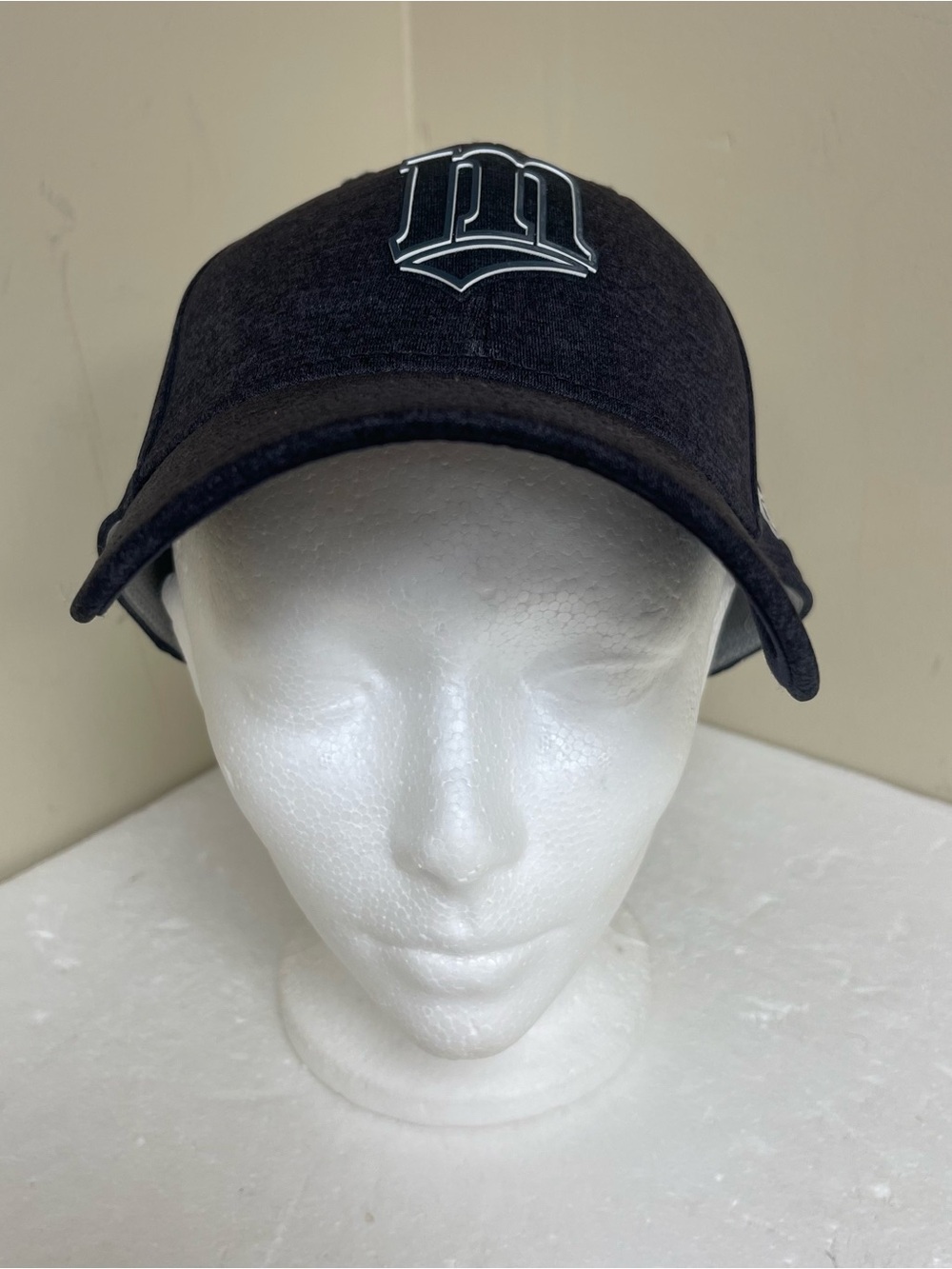 New Era Minnesota Twins 39Fifty Fitted Hat/Cap Black, Size M/L